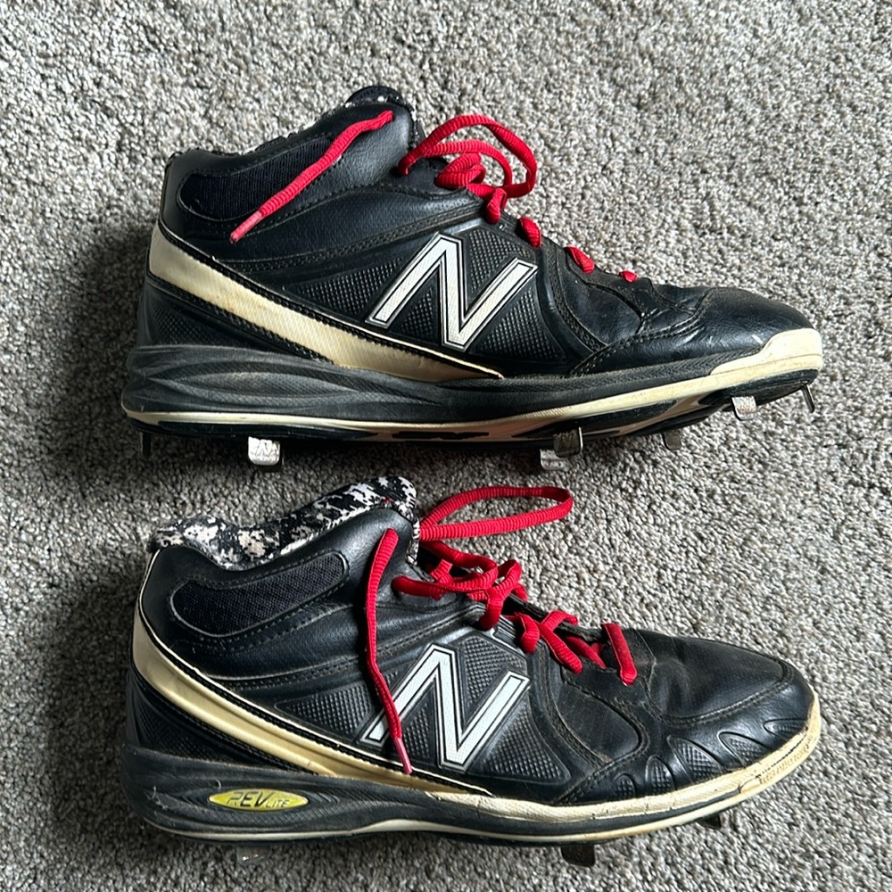 New Balance baseball cleats